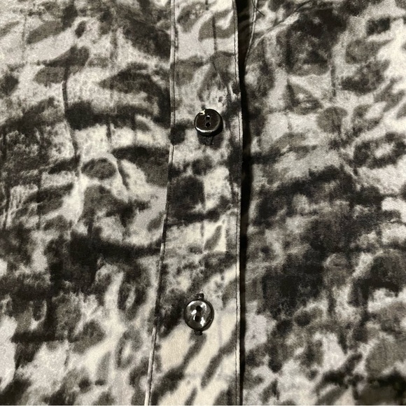 Chico’s Button Up Black/Gray Animal Print Blouse - US Sz XL/16 / Chico's Sz 3 - Picture 6 of 13